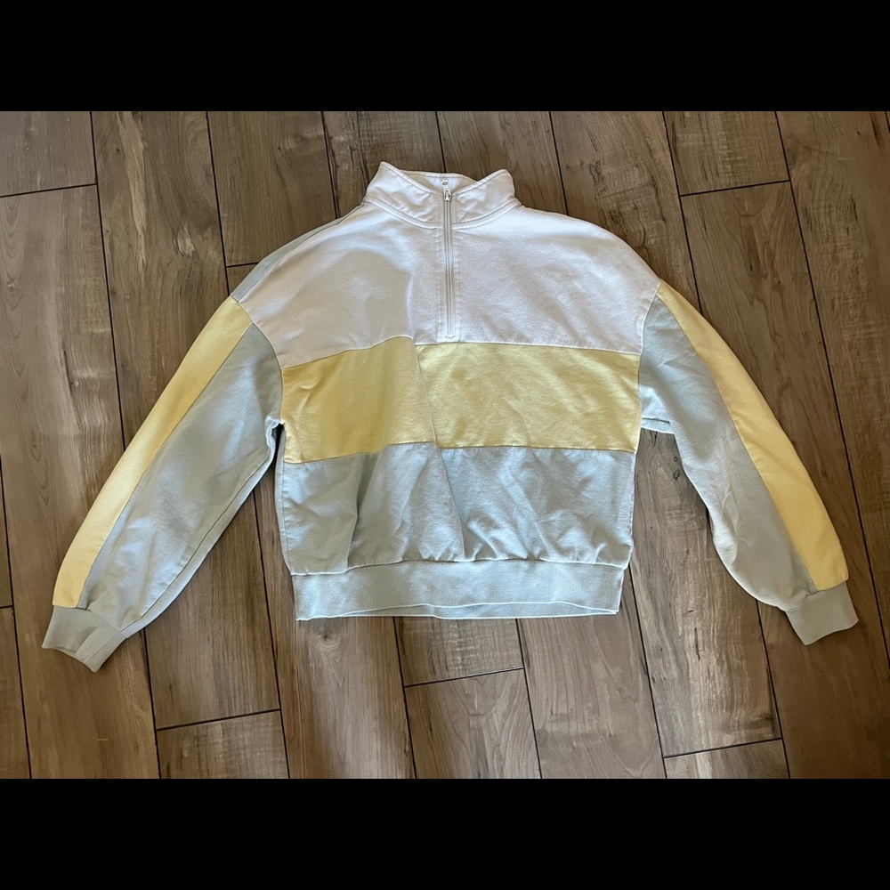 Super cute Pacsun sweatshirt! Half-zip style from LA Hearts!